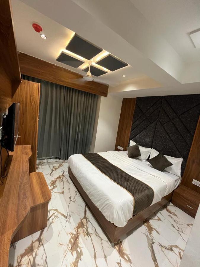 Hotel Palak Villa Ahmedabad Buitenkant foto